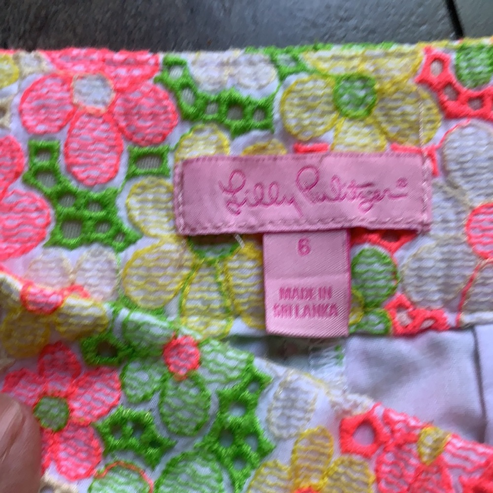Lilly Pulitzer Short size 6 - Picture 4 of 9
